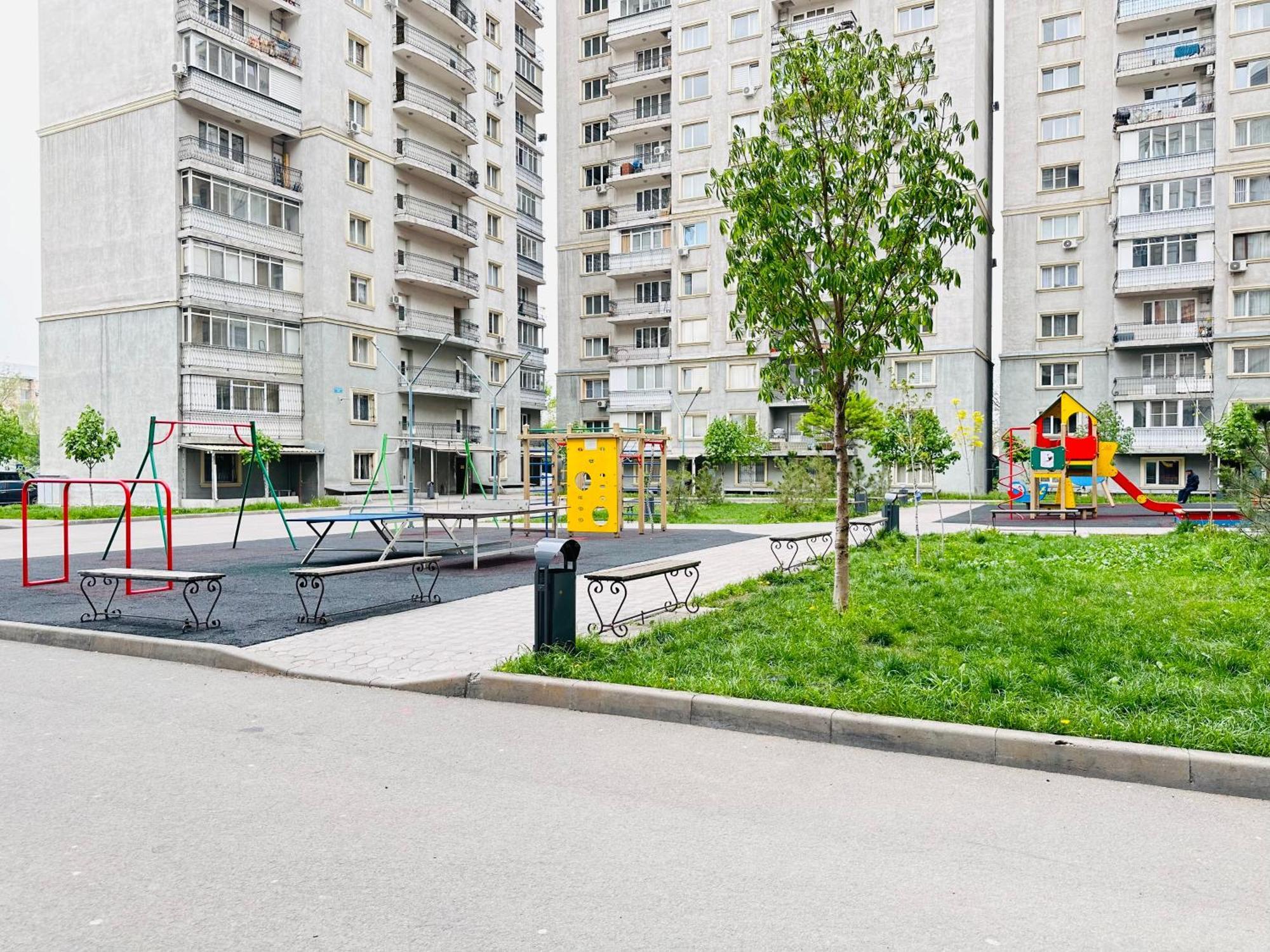 Квартира Для Большой Семьи Almaty Eksteriør billede
